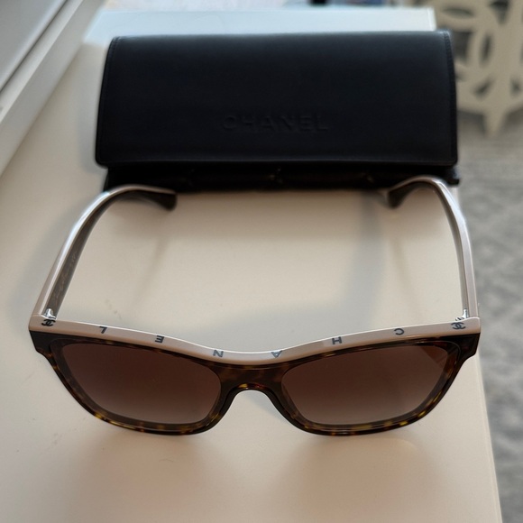 CHANEL 5418 Brown Tortoise Shell Sunglasses - Picture 1 of 9
